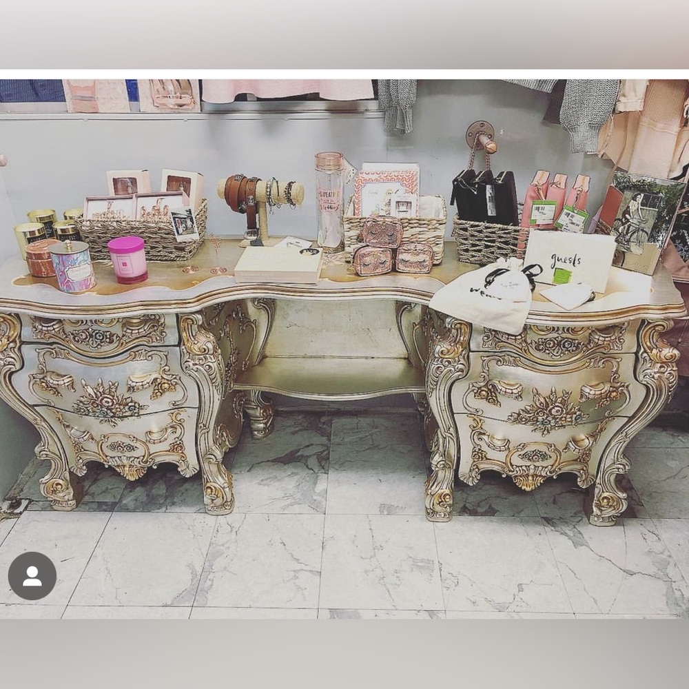 French Victorian Rocco Vanity - Picture 3 of 8
